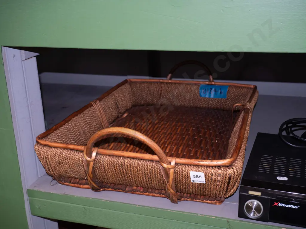 large cane and seagrass tray Image 1++