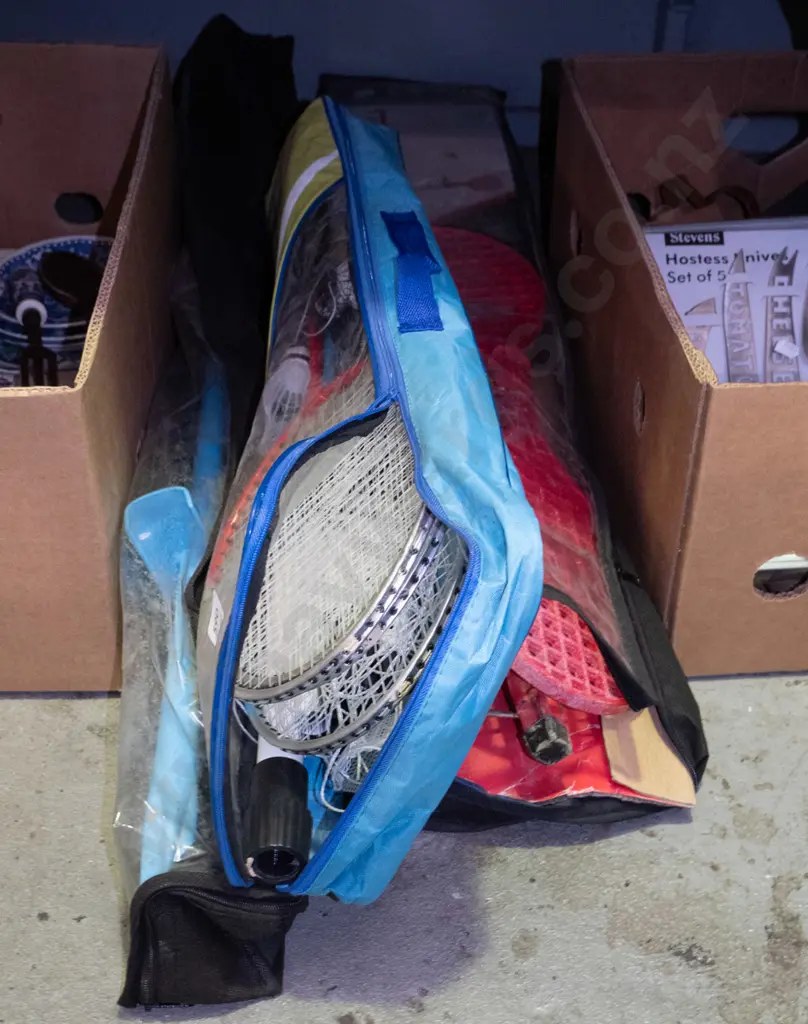 2x swing ball sets, badminton set Image 1++
