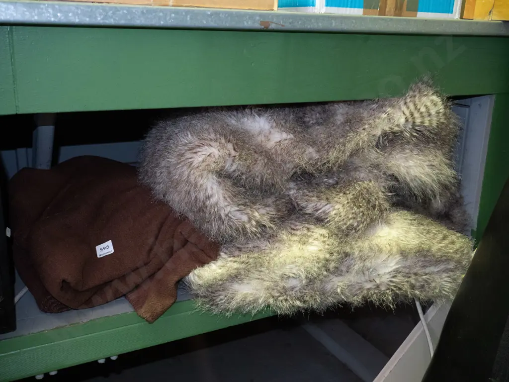 1x faux fur blanket,1x faux fur cushion, 1x polyester blanket Image 1++