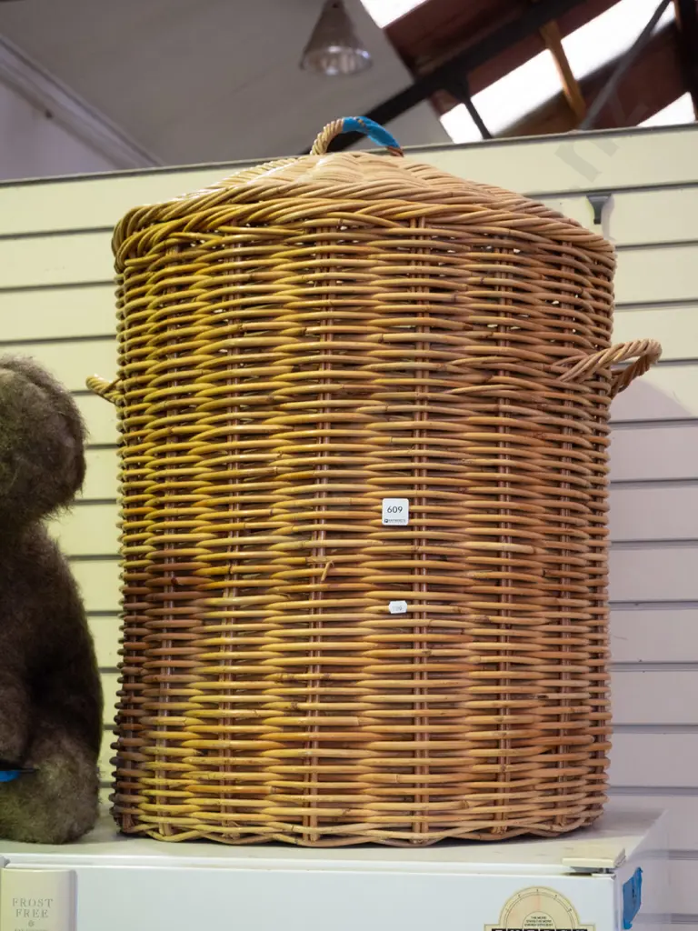 large cane laundry hamper H-700 Image 1++