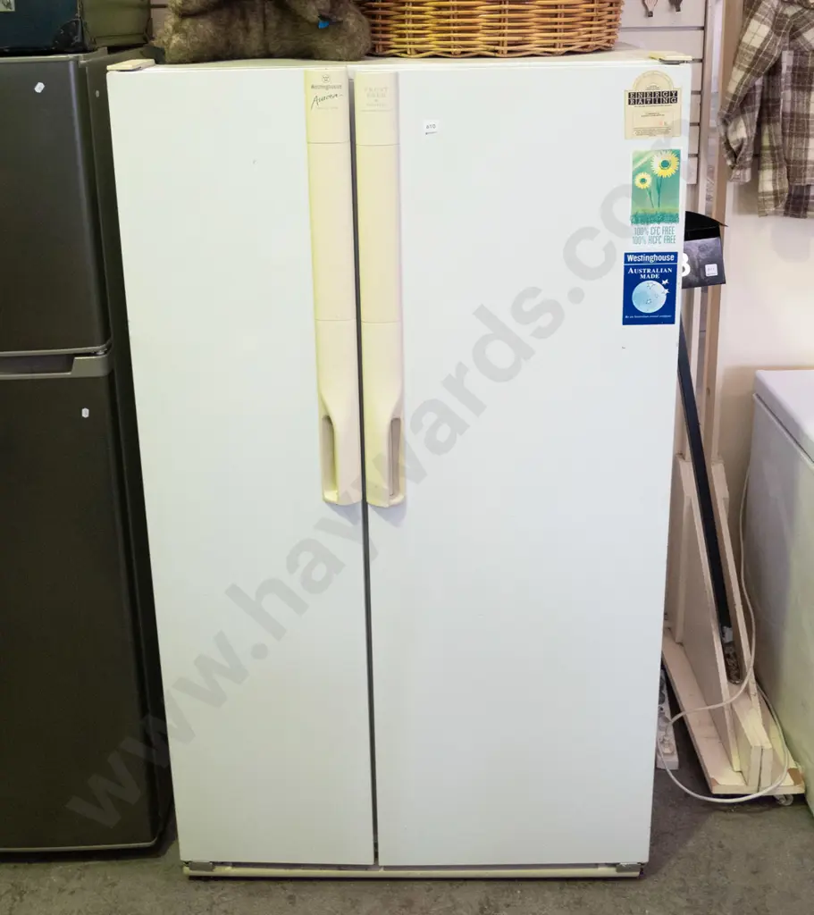 Westinghouse dual door fridge/freezer  H-1690 W-970 D-670  Image 1++