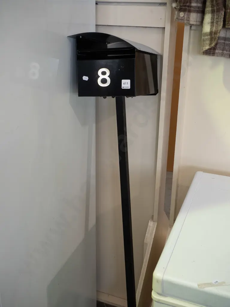 letterbox with 8 on it Image 1++