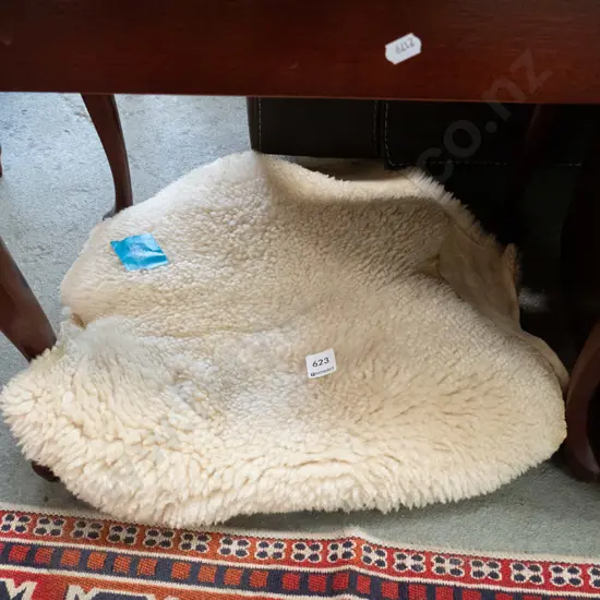 woollen sheepskin - 1 small bald patch