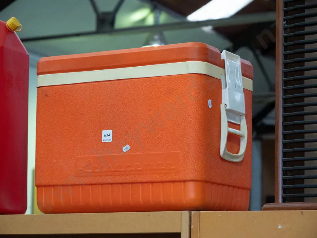 retro chilly bin Image 1++