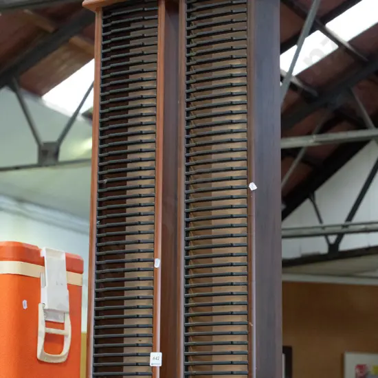 2x CD towers