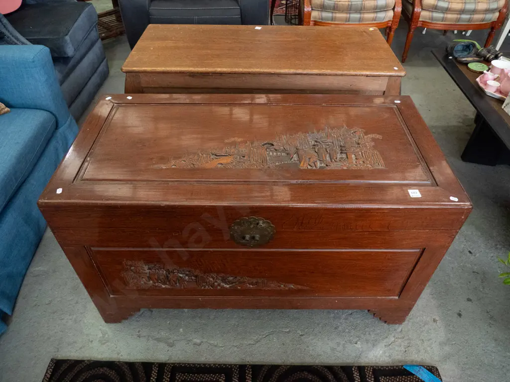 carved camphorwood chest - no key Image 1++
