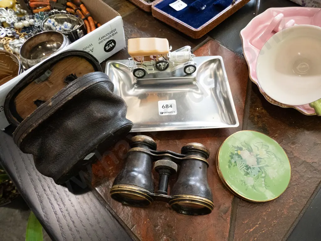 automobile ashtray, vintage binoculars, powder compact Image 1++