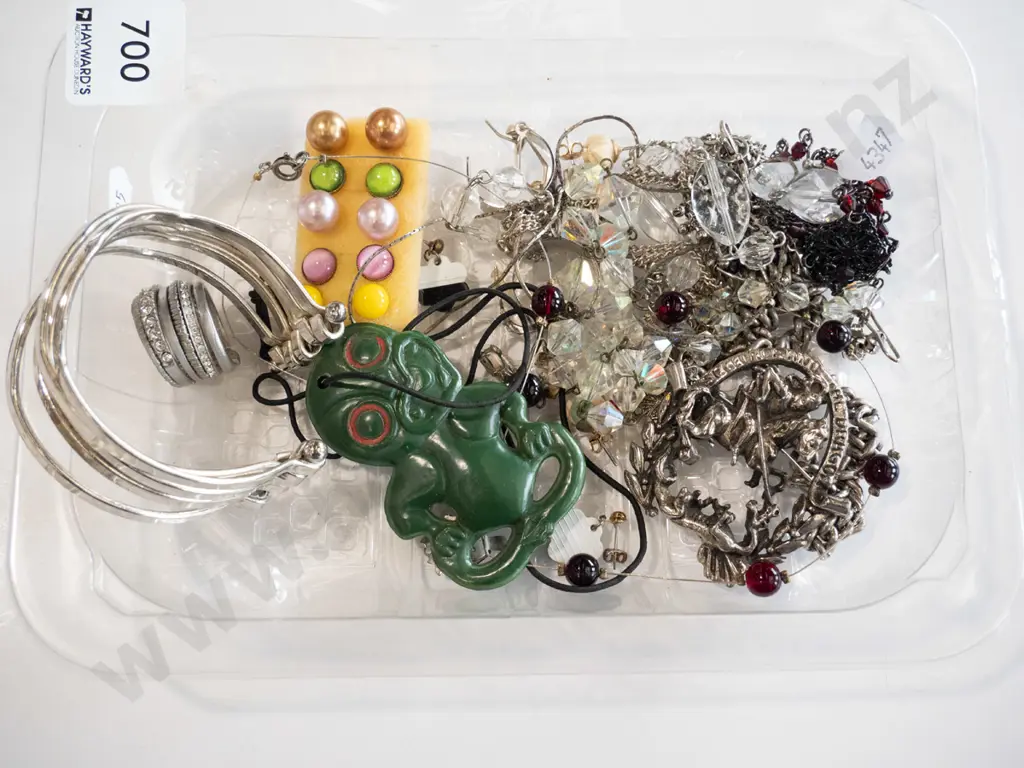 tray of costume jewllery Image 1++