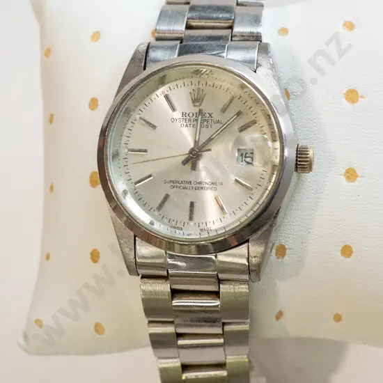 gents branded wristwatch