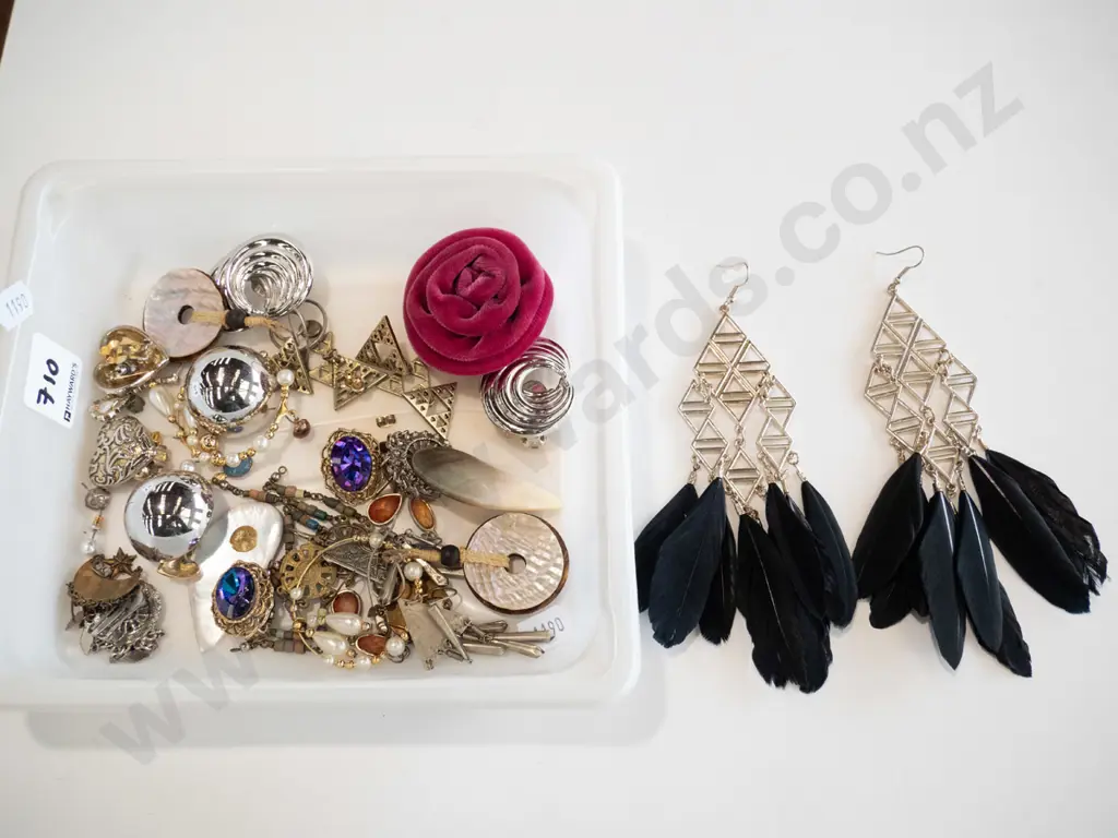 costume jewellery Image 1++