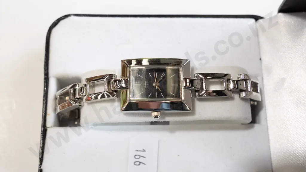 ladies wristwatch Image 1++