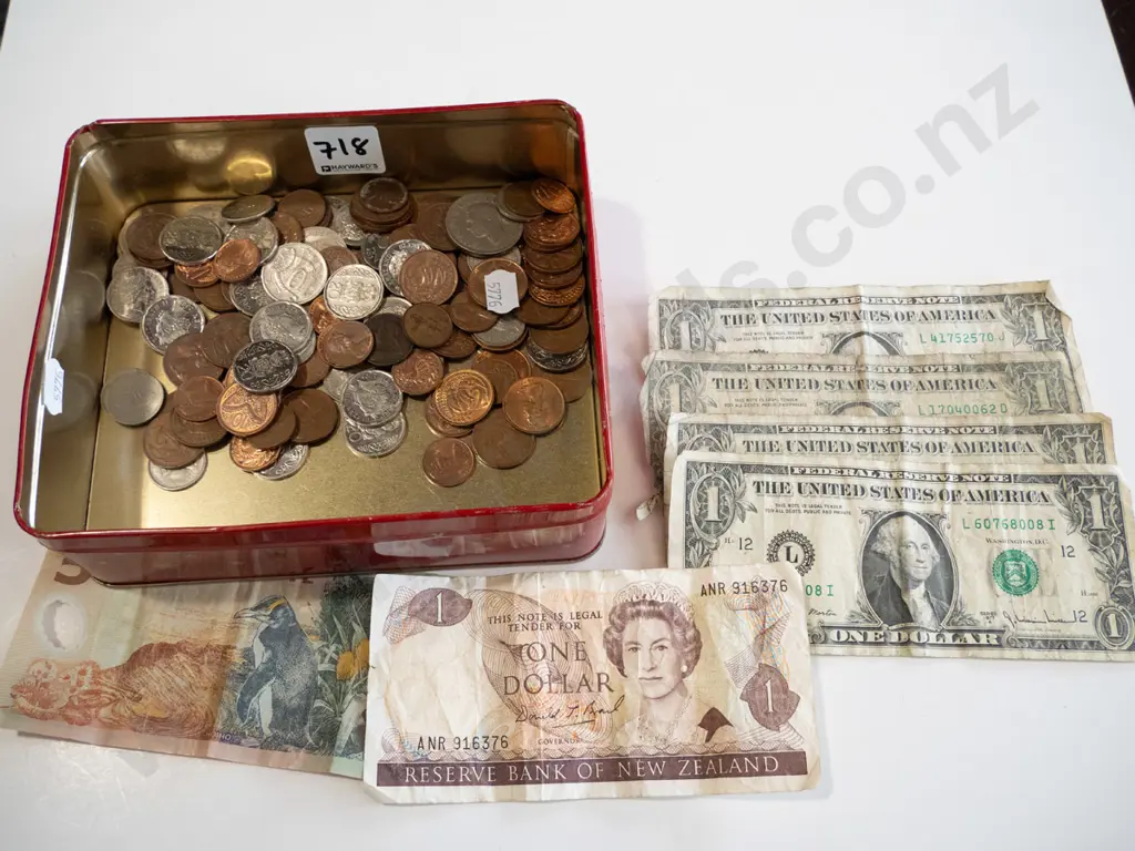 tray of coins and banknotes Image 1++