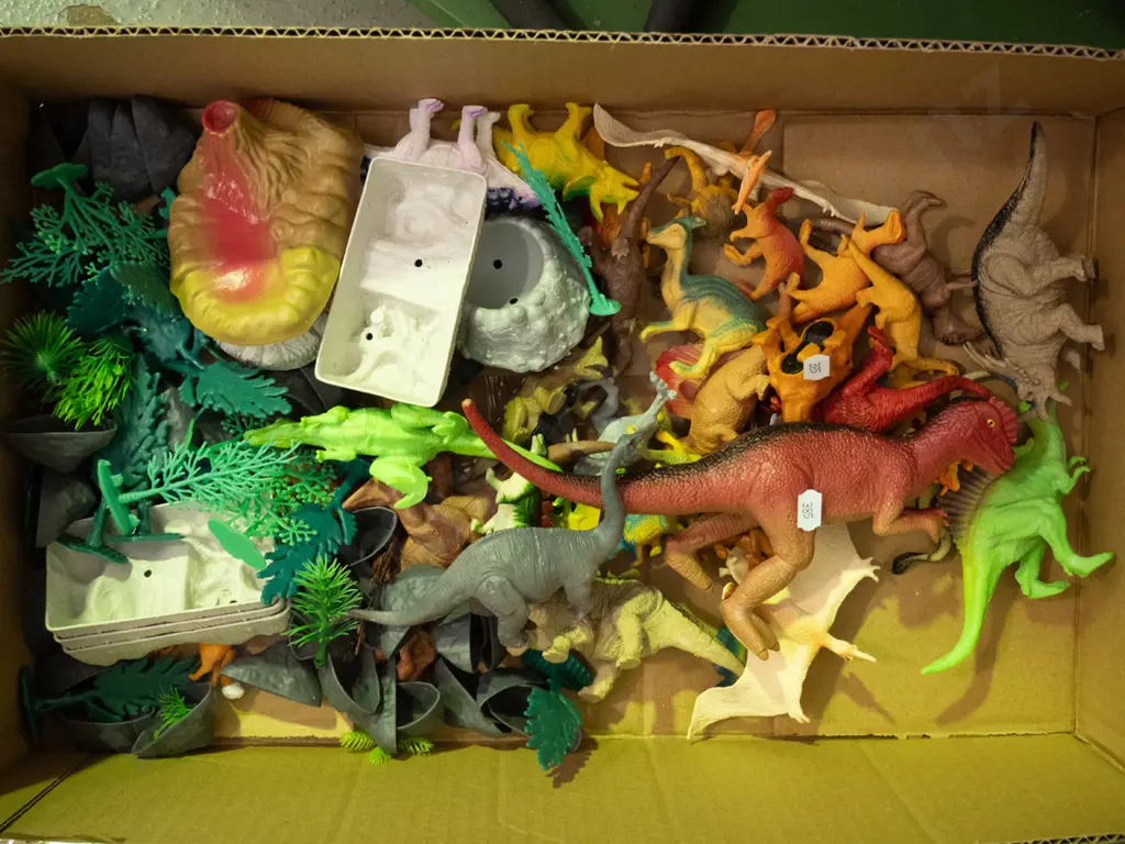 box; plastic toy dinosaurs Image 1++