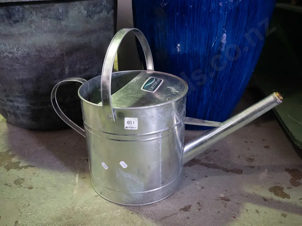 galvanised watering can - no rose Image 1++