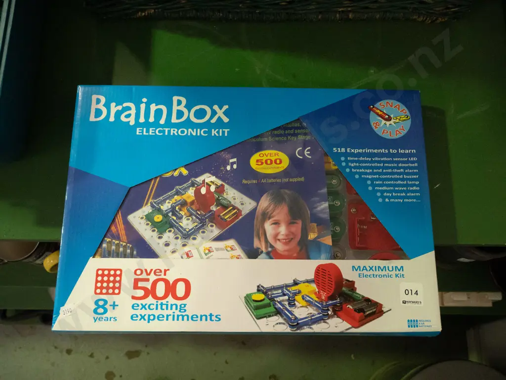 child's as-new Brain Box electronic kit Image 1++