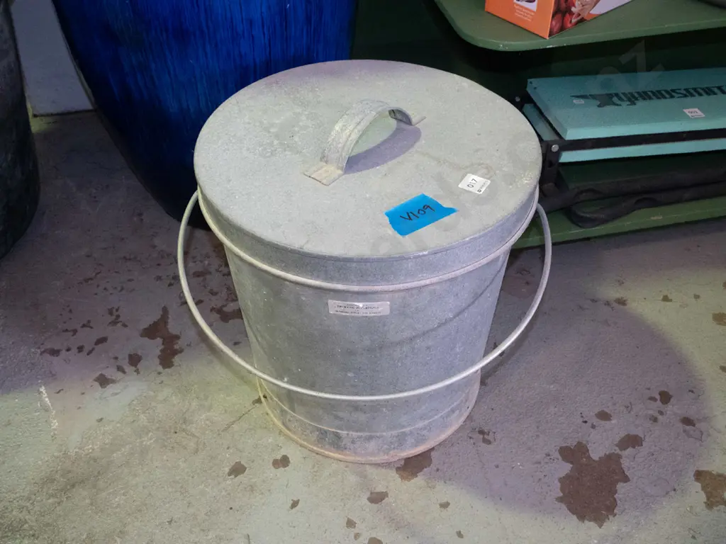 galvanised ash can Image 1++