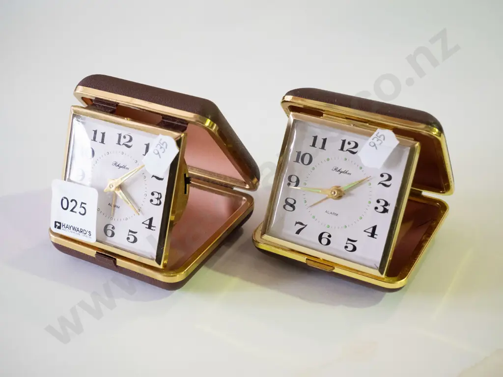 2x travel alarm clocks Image 1++