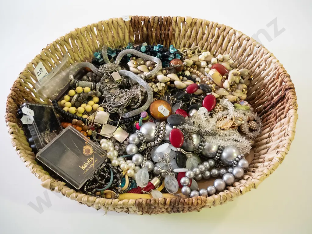 large seagrass basket and costume jewellery Image 1++