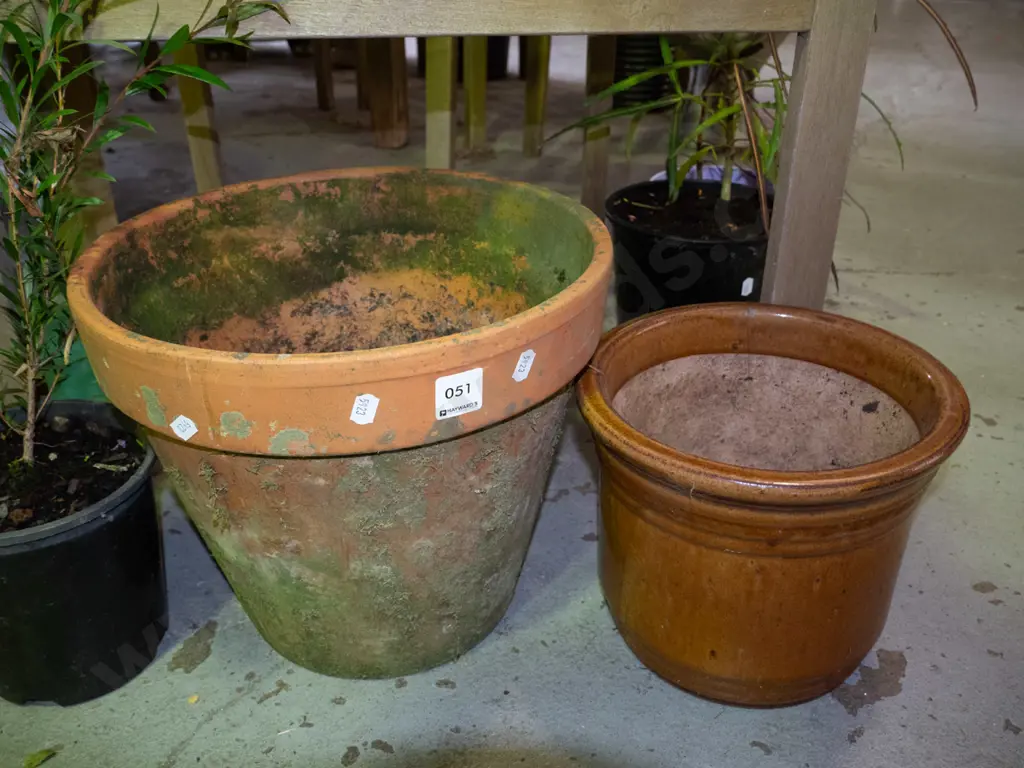 1x terracotta and 1x glazed garden planter Image 1++