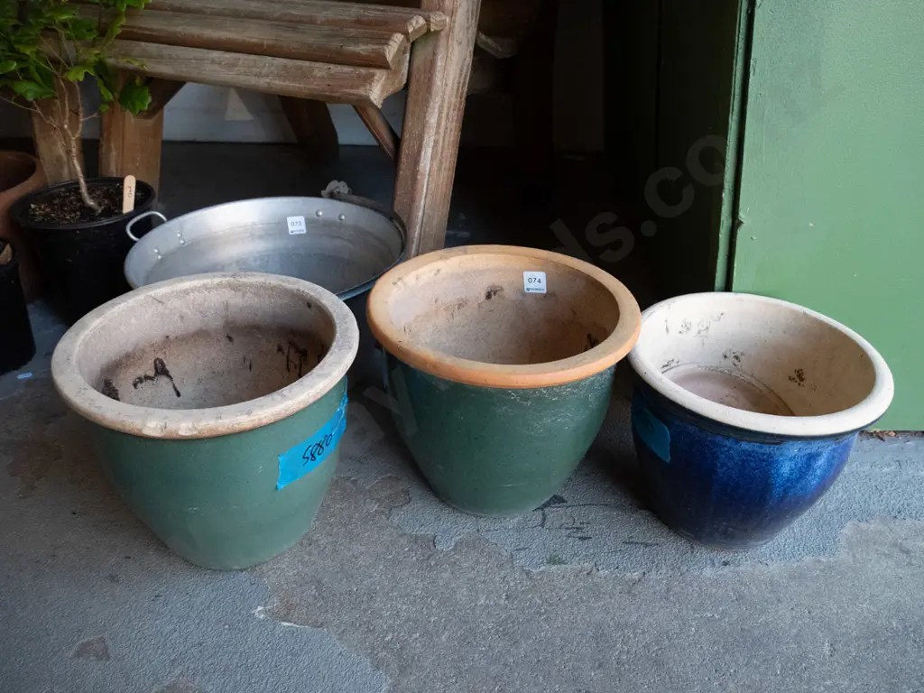 3x glazed garden planters Image 1++