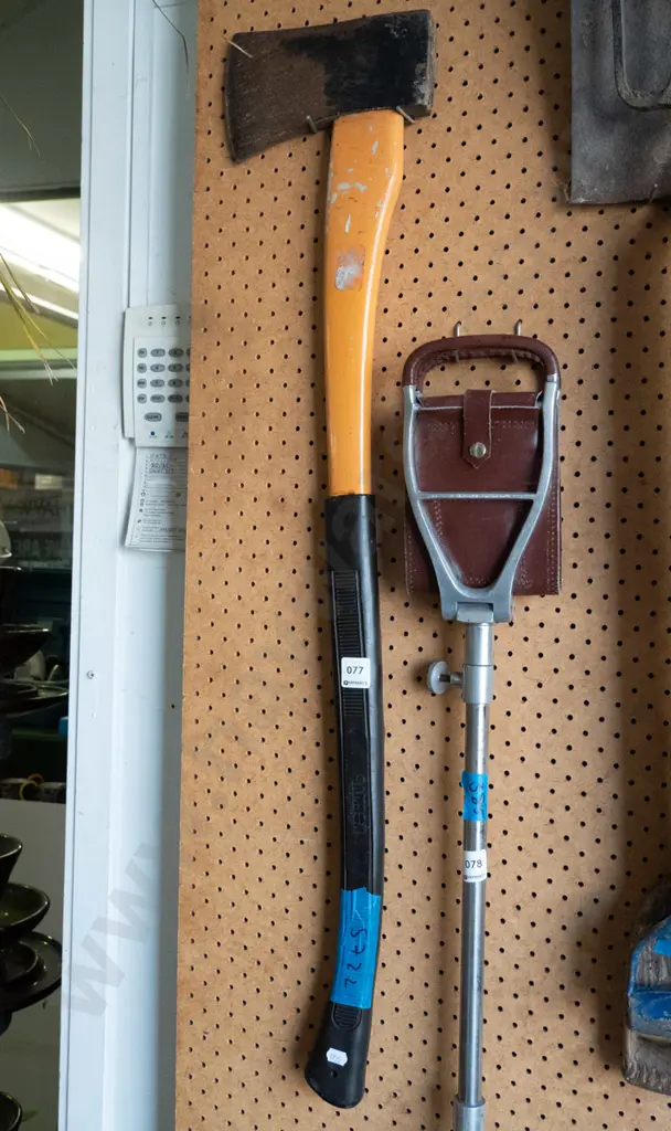 wood axe Image 1++