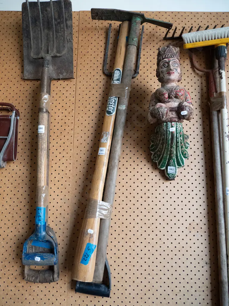 garden fork, pick axe handle, grubber Image 1++