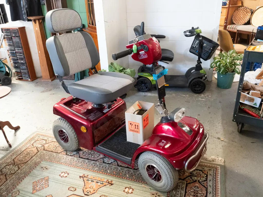 Shop Rider mobilty scooter with charging cables - going, key in office Image 1++