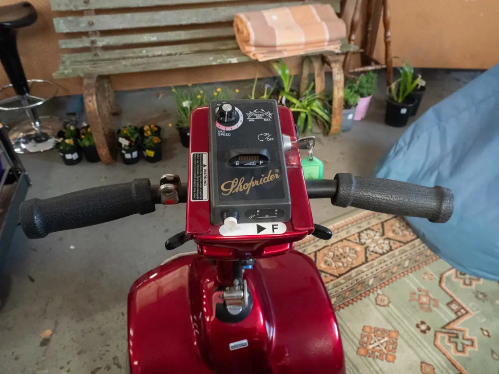 Shop Rider mobilty scooter with charging cables - going, key in office Image 1++