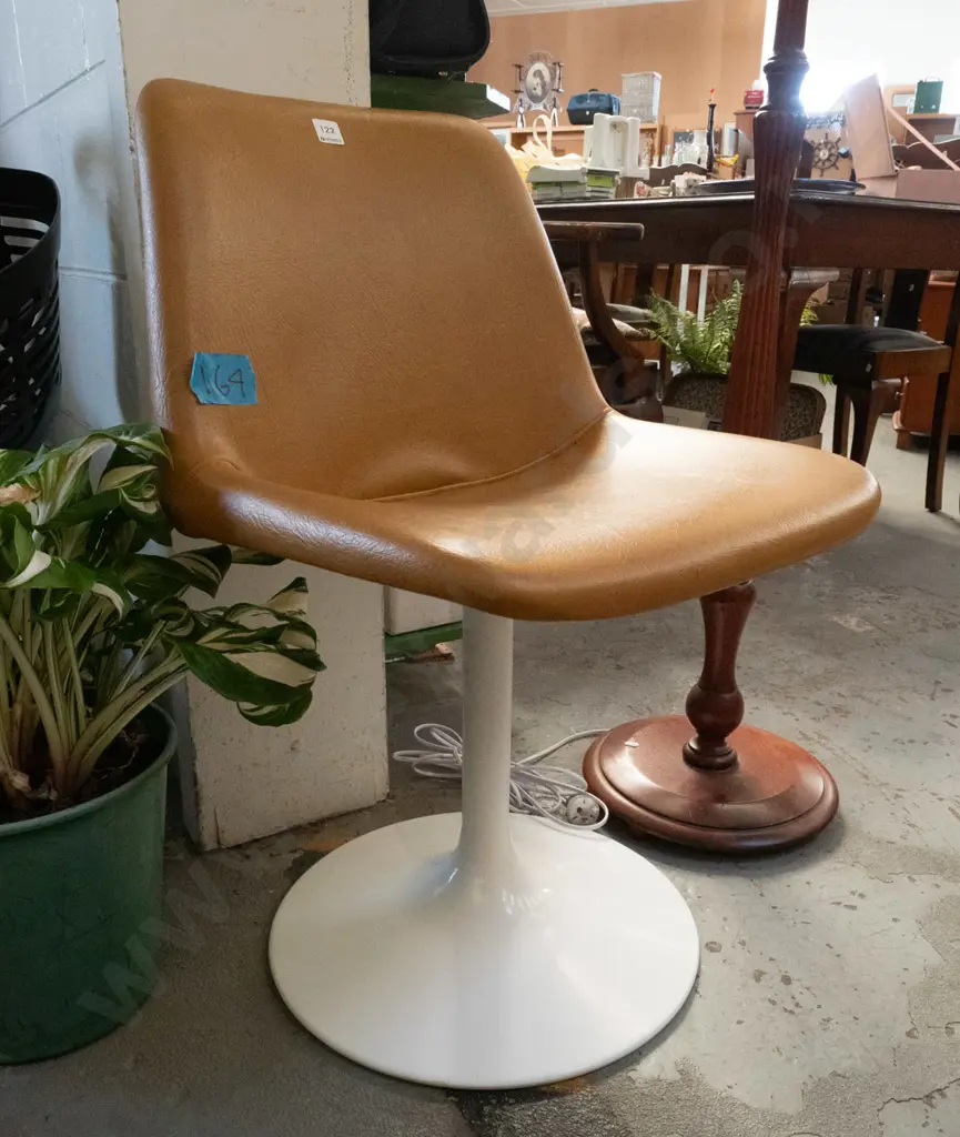 retro vinyl mustard upholstered pedestal swivel chair Image 1++