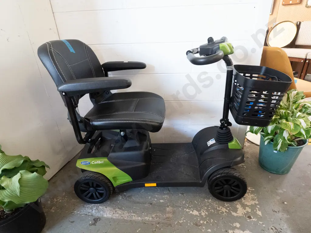 Invacare Colibri mobilty scooter with charger - going, key in office Image 1++