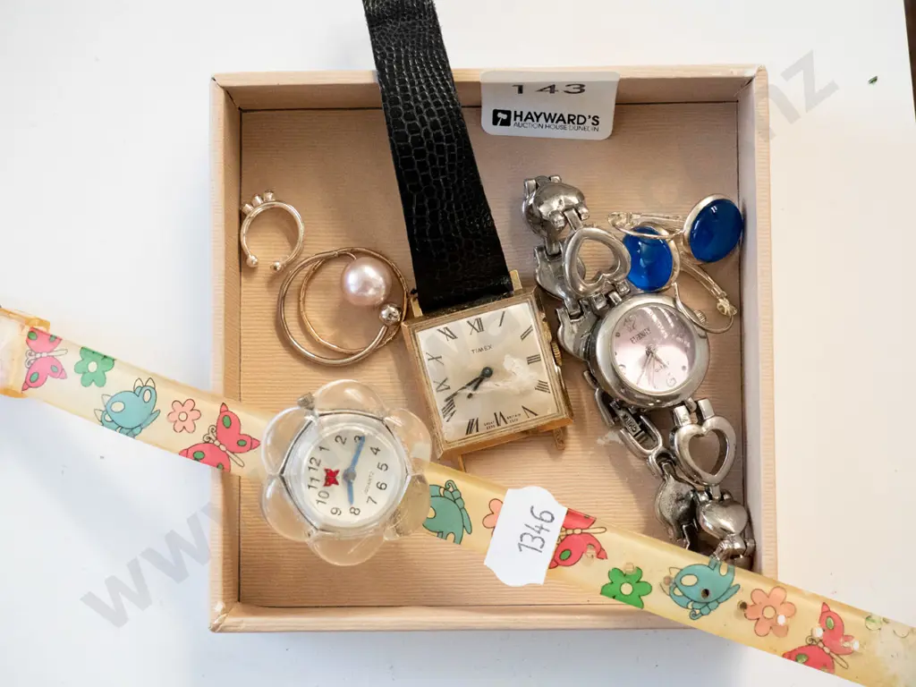 box; watches, earrings Image 1++