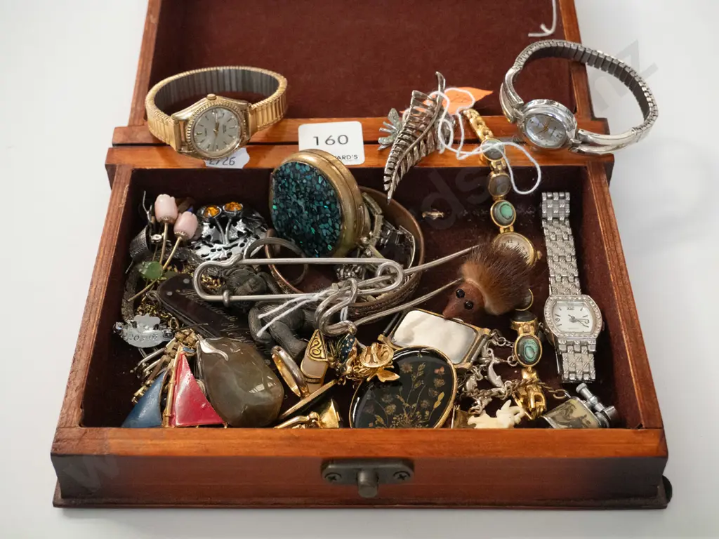 jewellery box; charms, watches, brooches etc Image 1++