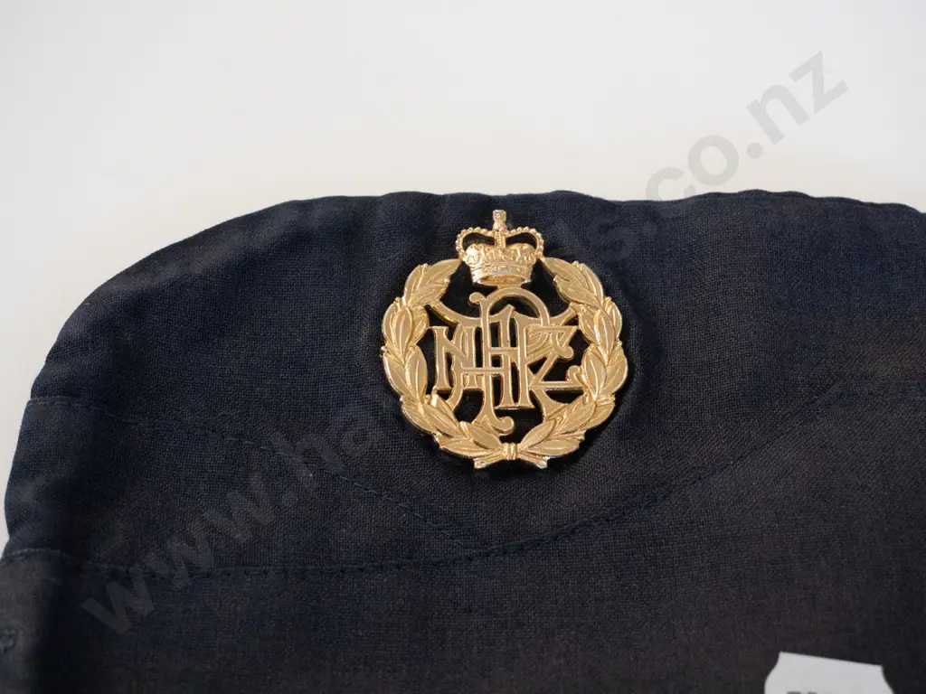 Royal NZ Airforce hat and badge Image 1++