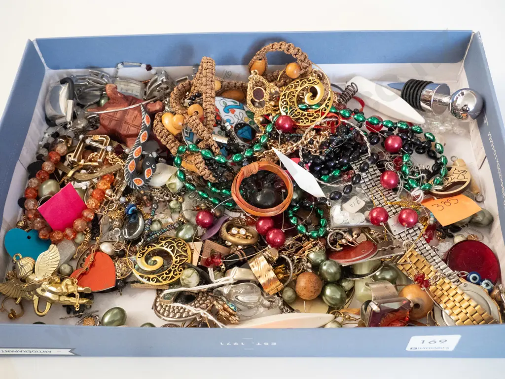 box; jewellery, watches etc Image 1++