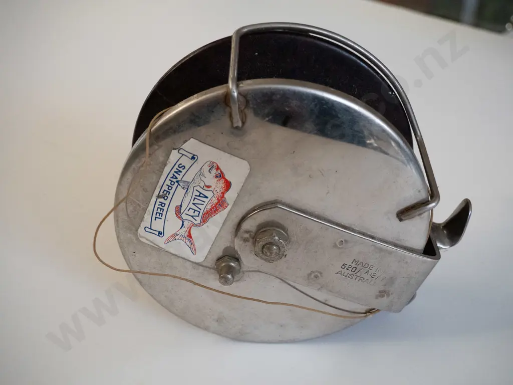 vintage fishing reel Image 1++