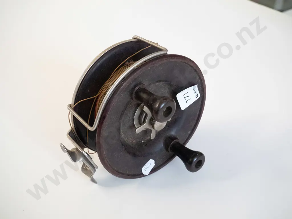 vintage fishing reel Image 1++