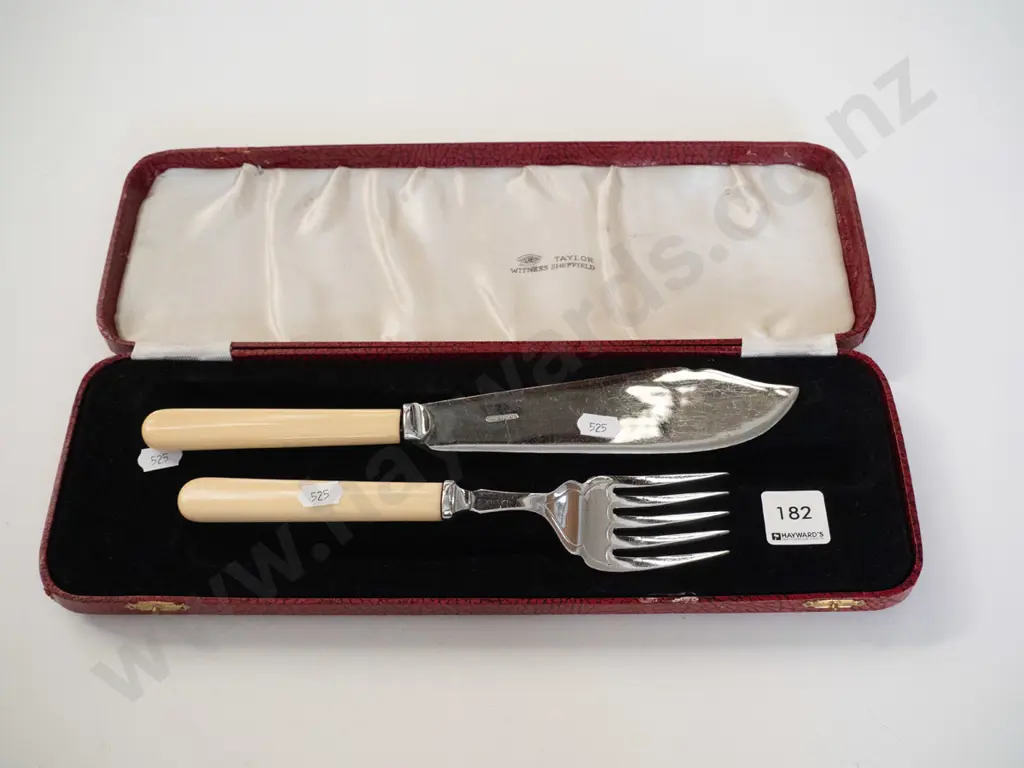 box handled fish serving set Image 1++