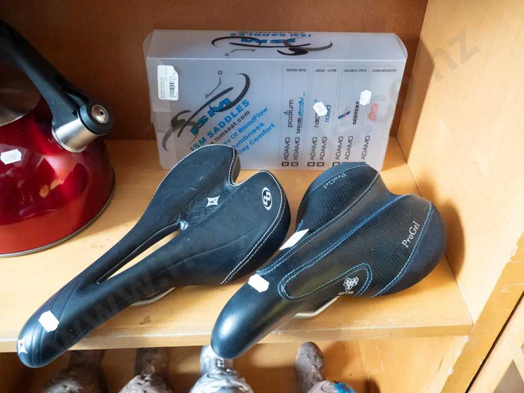2x bike seats Image 1++