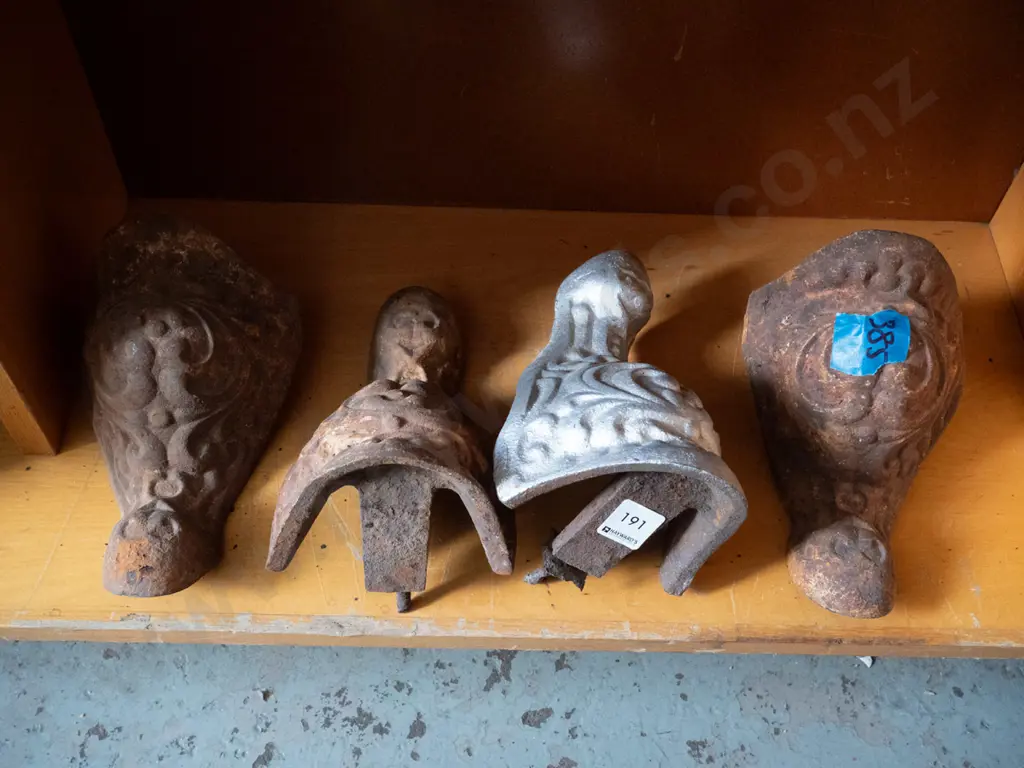4x cast iron bath feet Image 1++