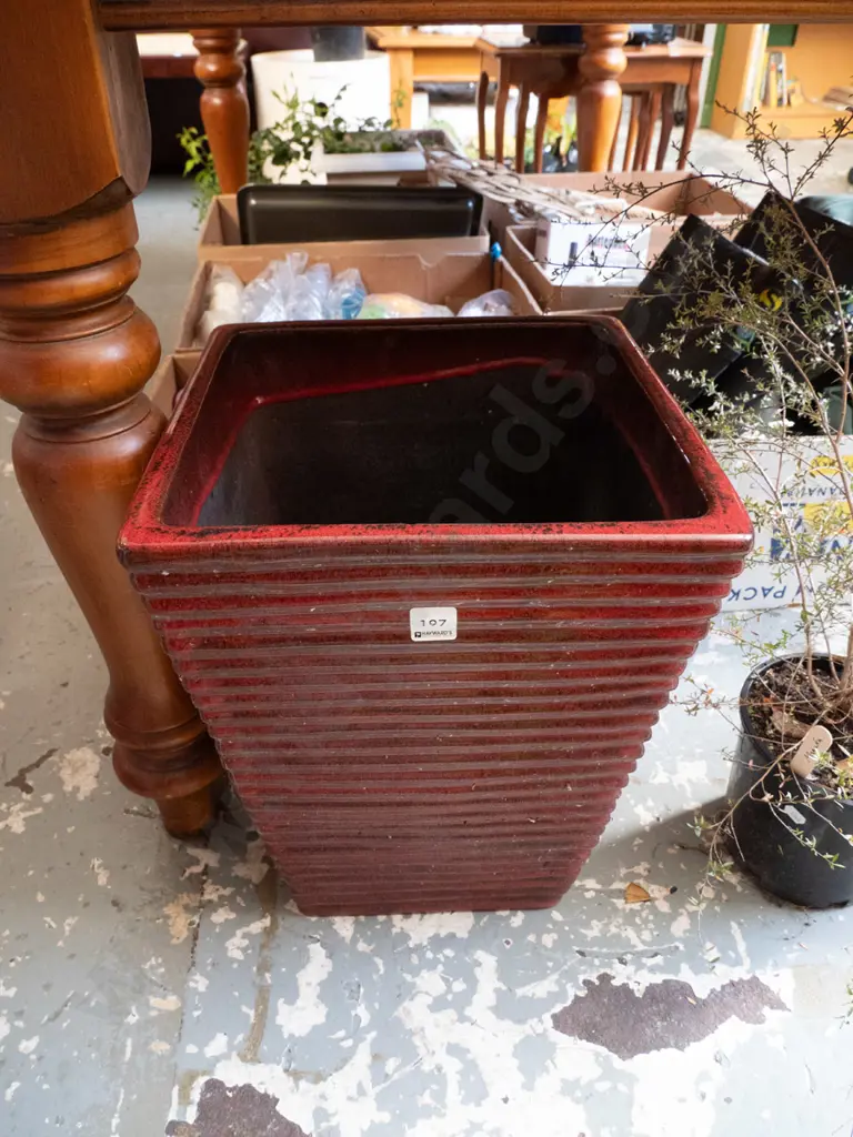 glazed ribbed garden planter with stands H-420 Image 1++