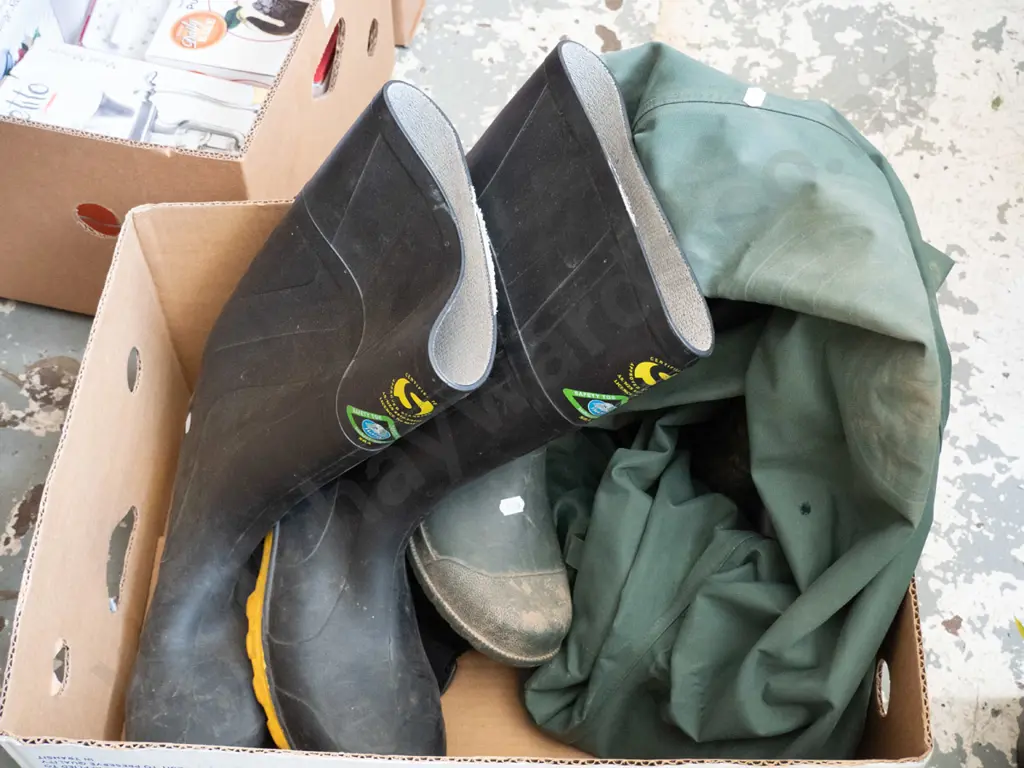combination gumboots and overalls Boot size unknown, Skellerup gumboots - size 12 Image 1++