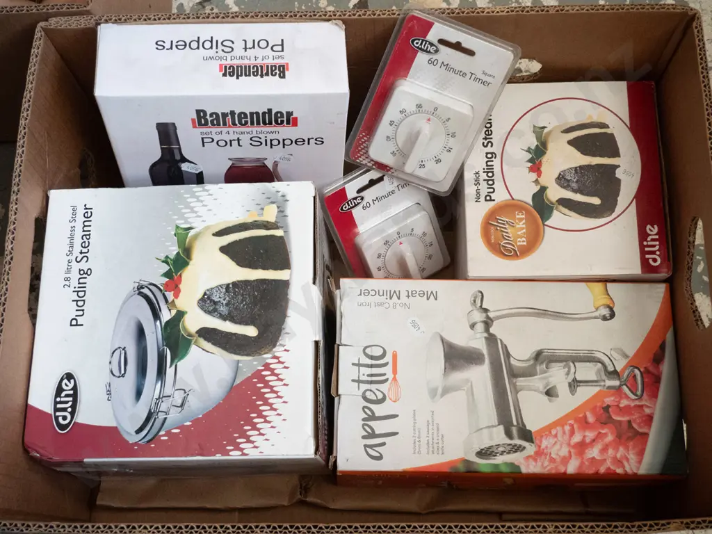box; mincer, pudding steamer, port sippers, timer Image 1++