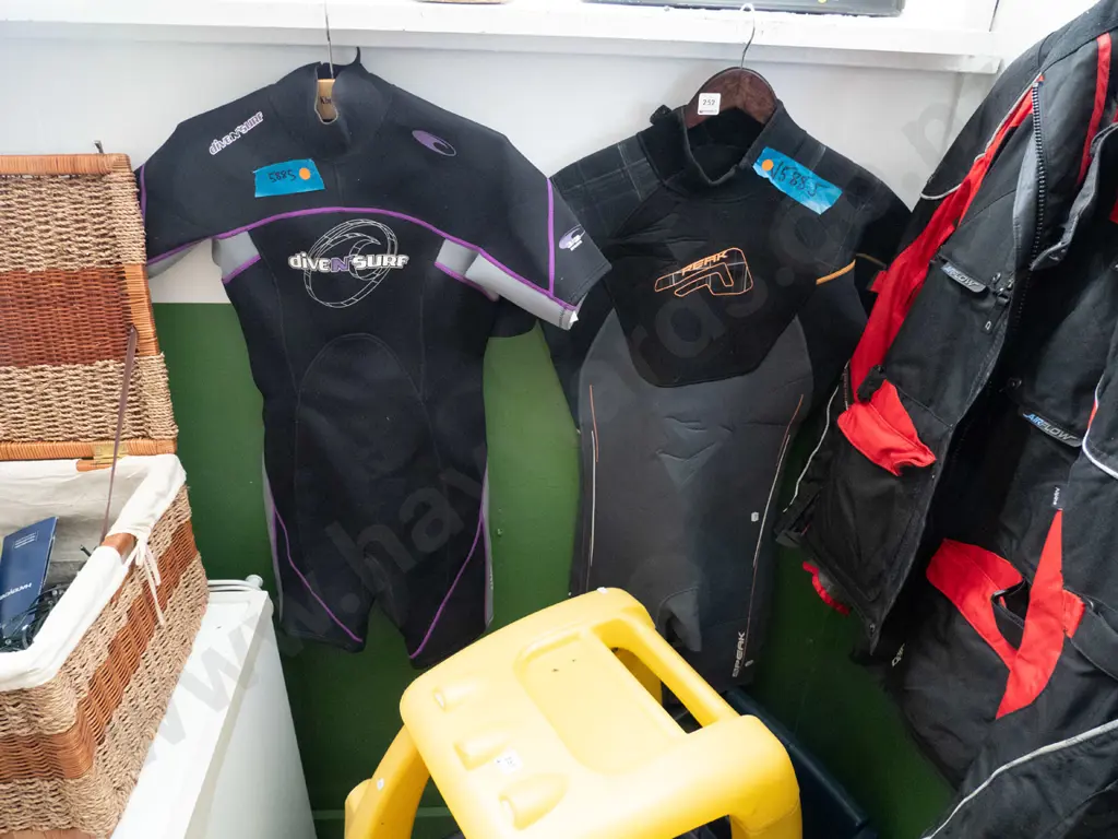 2x wetsuits  Image 1++