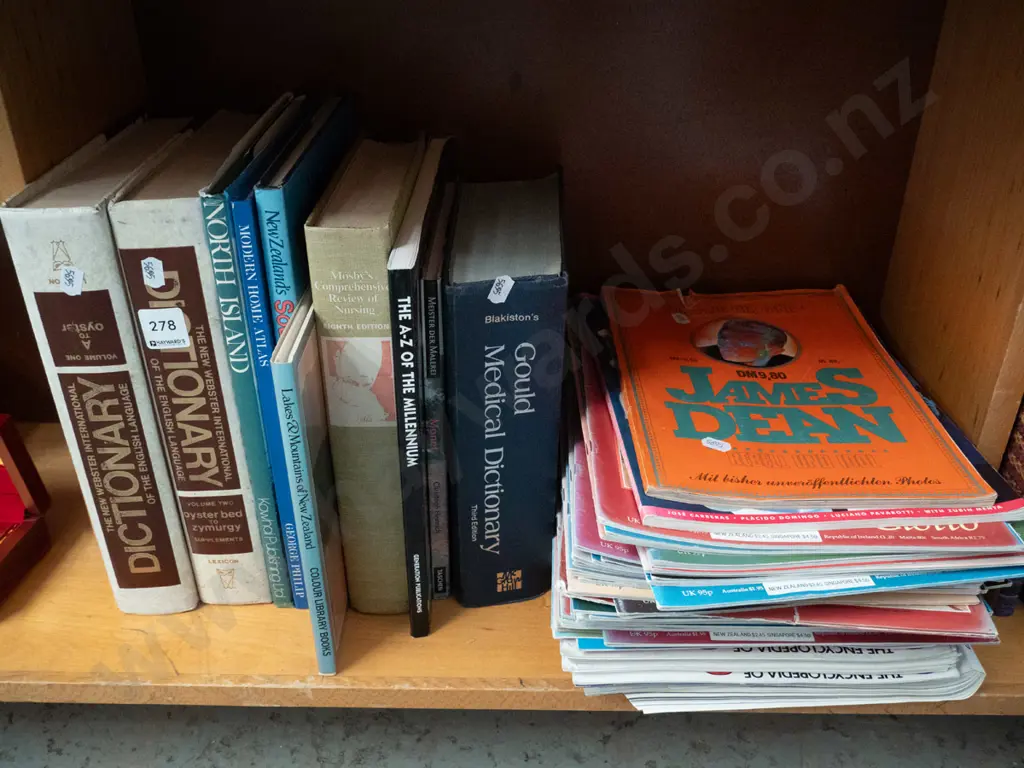 bay of books & magazines Image 1++
