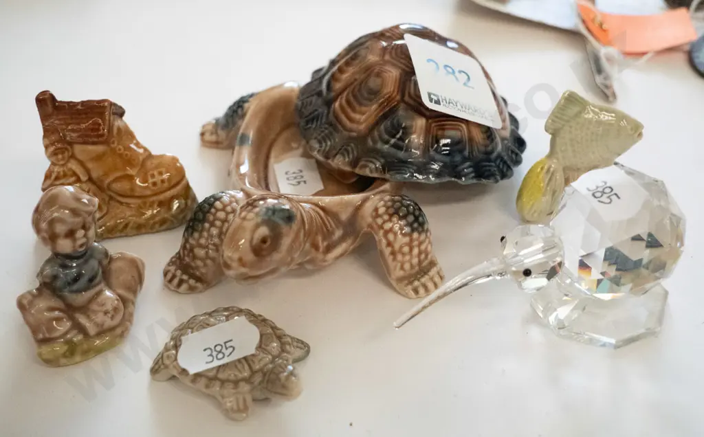 Wade lidded turtle storage canister, Wade Whimsies, small crystal kiwi Image 1++