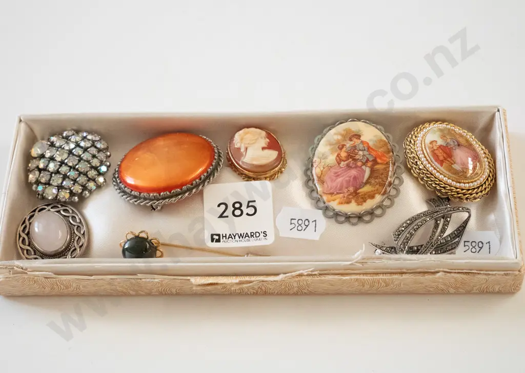 tray of brooches Image 1++