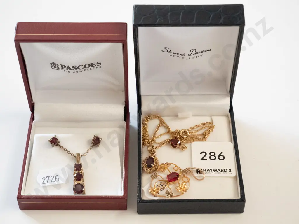3x costume necklaces, pendant & earrings Image 1++