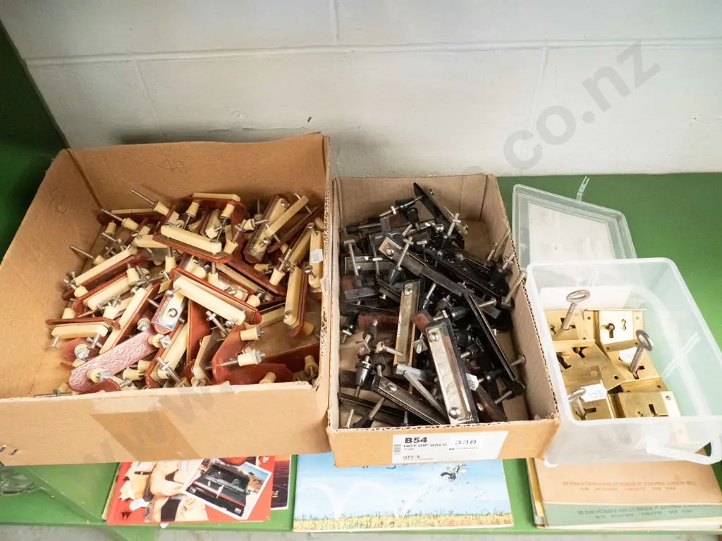 shelf of door & cupboard hardware Image 1++