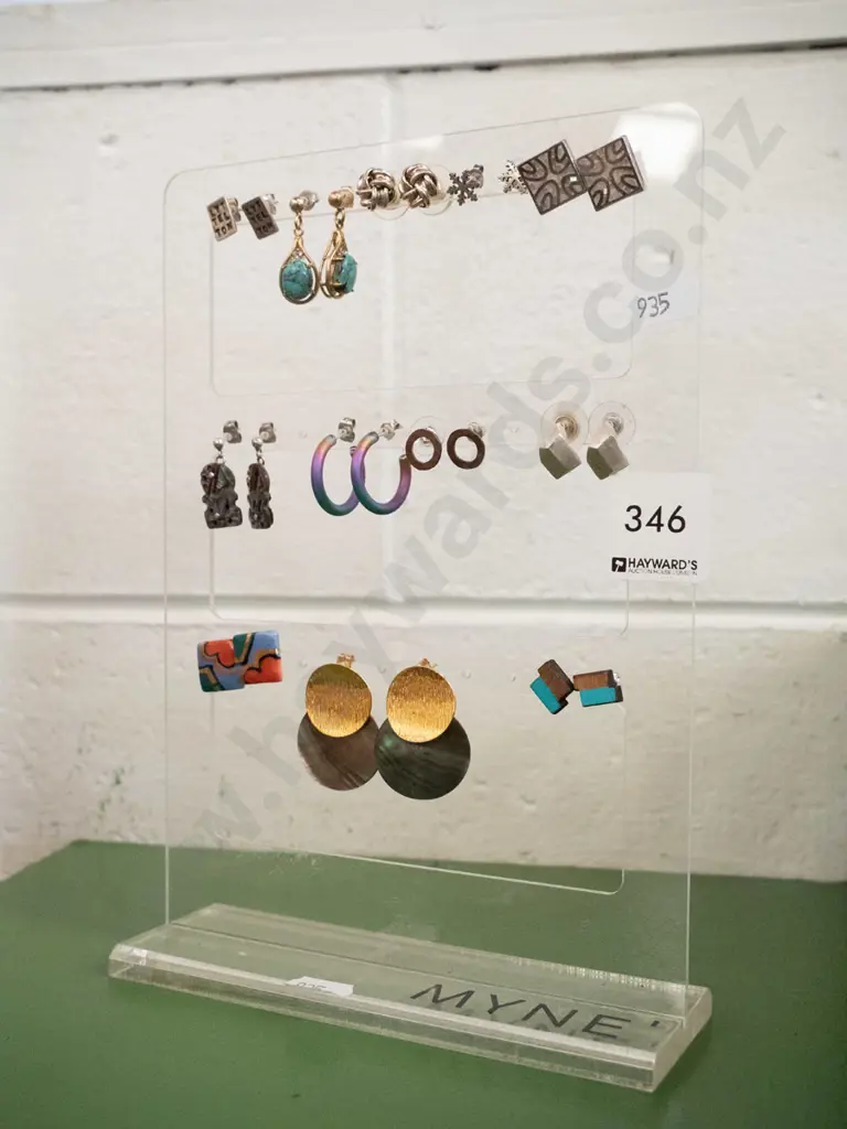 display stand & earrings Image 1++