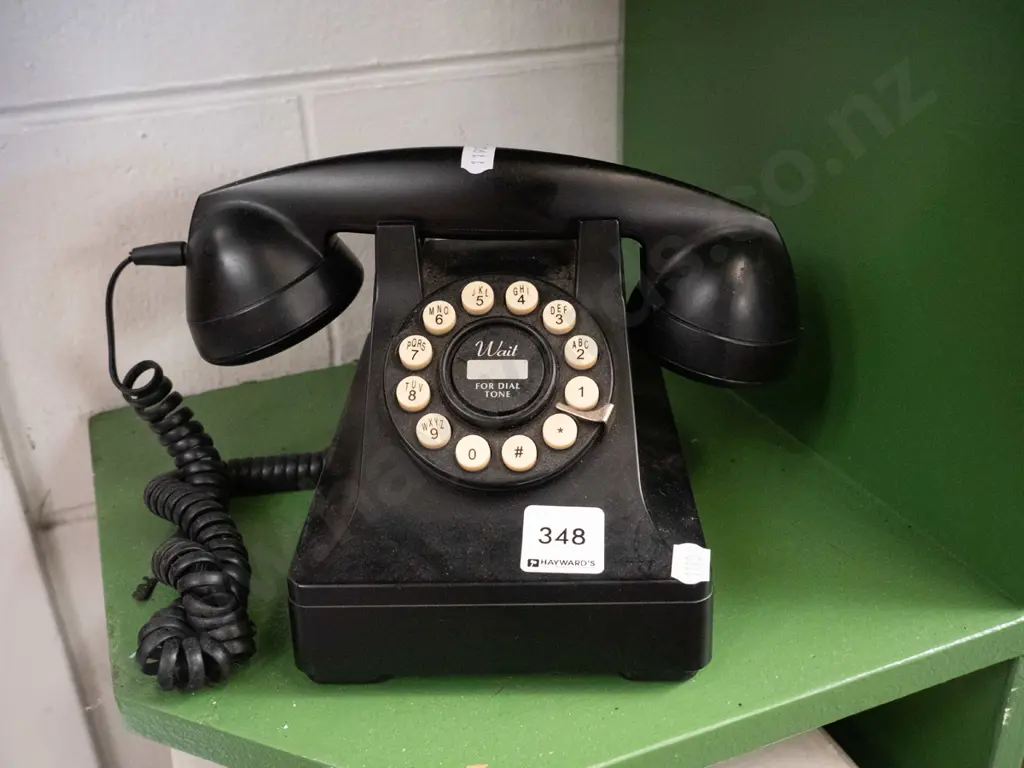 black bakelite vintage telephone Image 1++